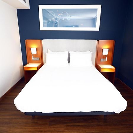 Travelodge Madrid Coslada Aeropuerto Esterno foto