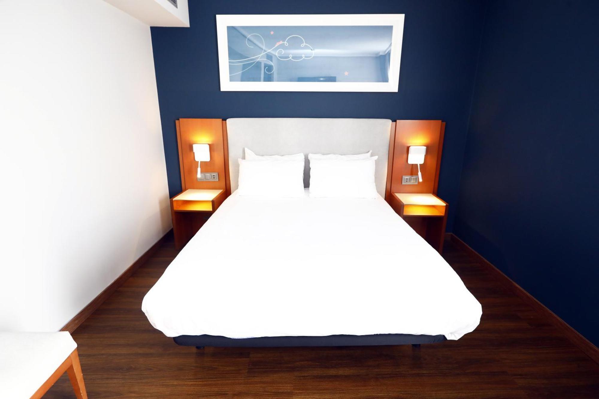 Travelodge Madrid Coslada Aeropuerto Esterno foto