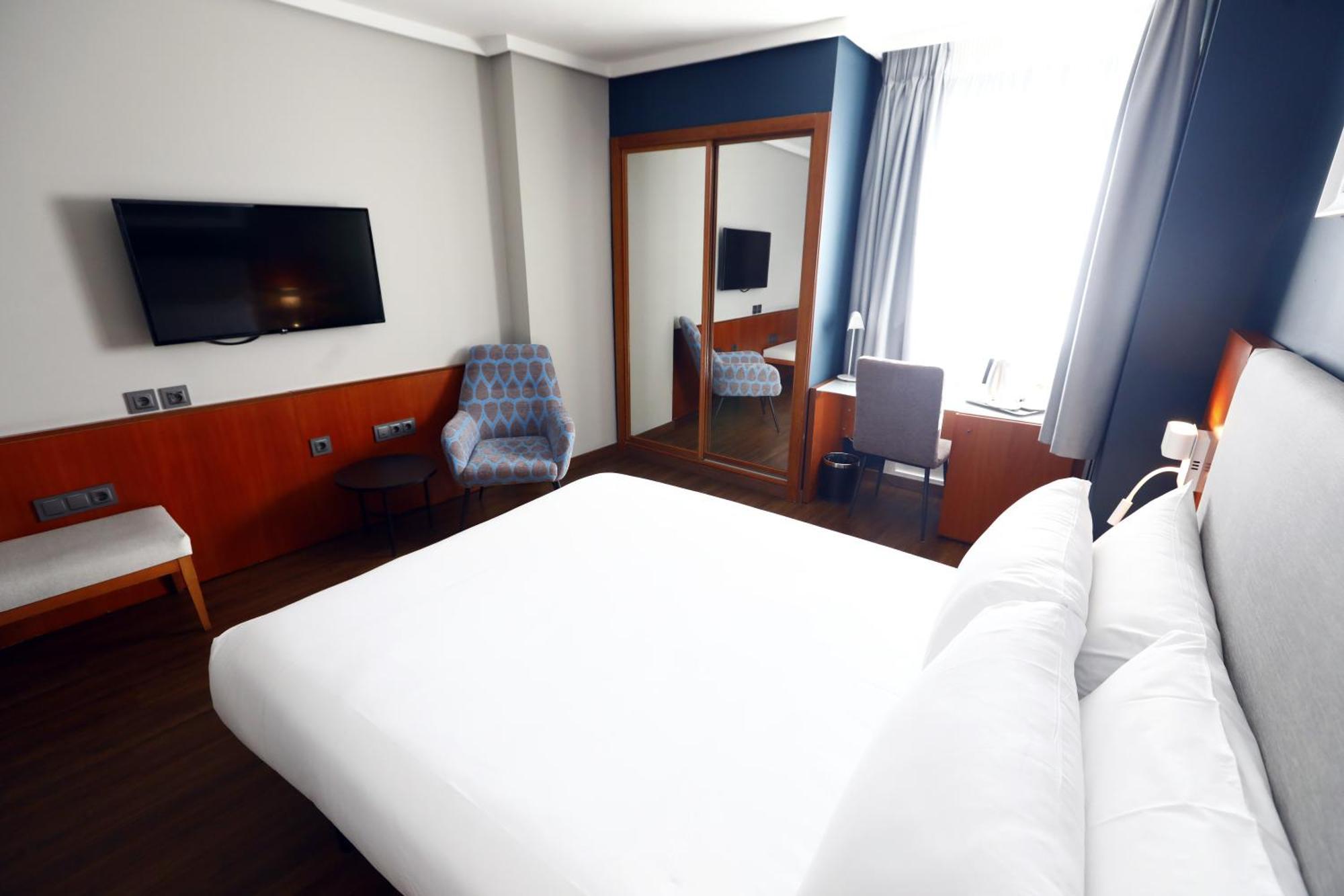 Travelodge Madrid Coslada Aeropuerto Esterno foto